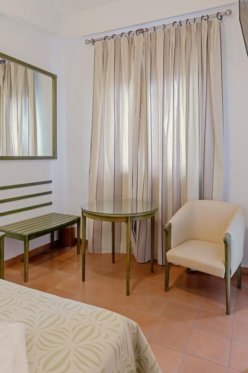 Hostal Lantana Garden