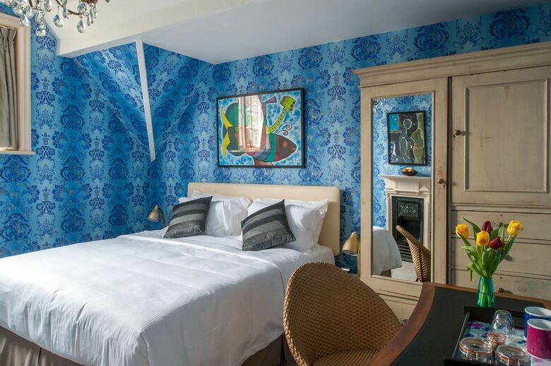 Bed & Breakfast River Arts Club