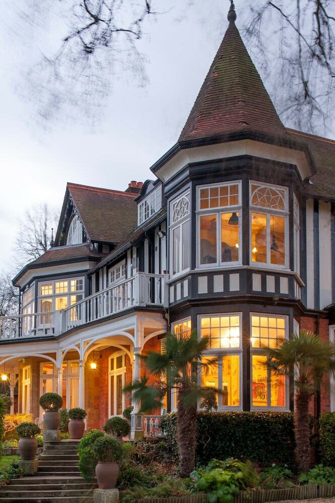 Bed & Breakfast River Arts Club