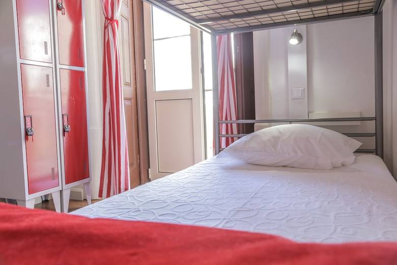 Hostel 402