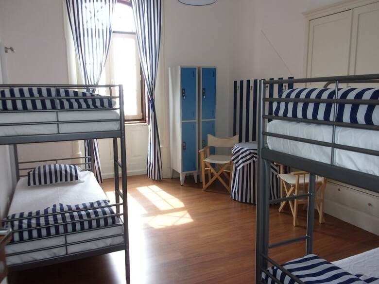 Hostel 402