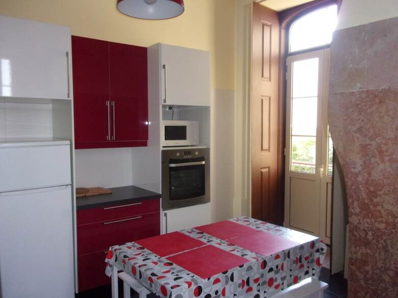 Hostel 402