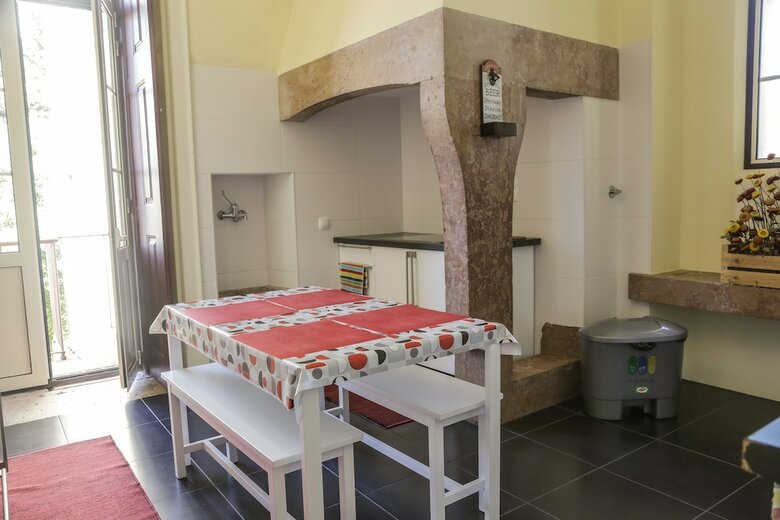 Hostel 402