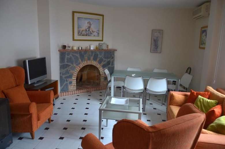 Hostal Torre De La Victoria Guest House