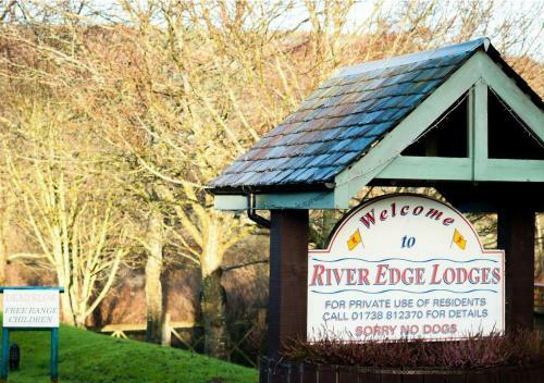 River Edge Lodges