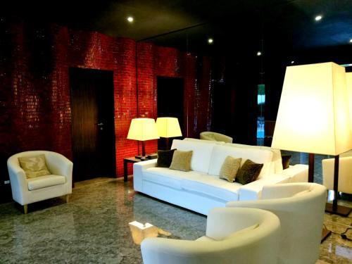 Charming Apartment With Pool And Garden