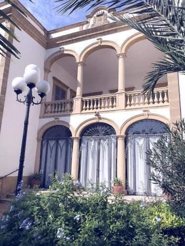 Charming Apartment With Pool And Garden