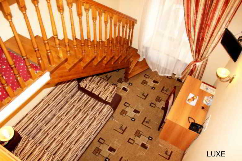 Deluxe Hotel