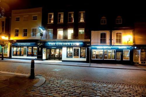 Hotel The Golden Lion Wetherspoon