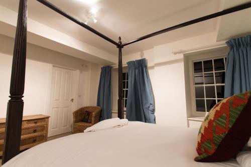 Bed & Breakfast The Holford Arms
