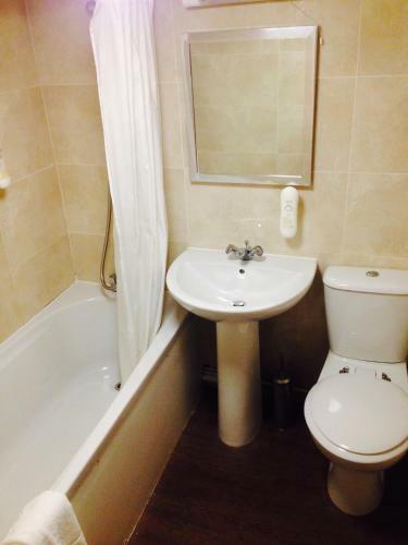 The Three Tuns Hotel Wetherspoon