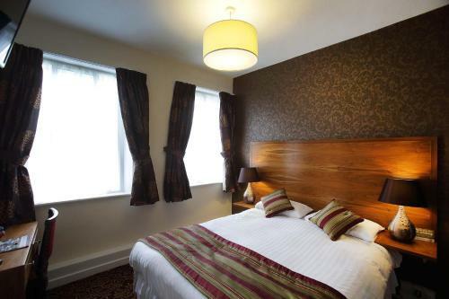 The Three Tuns Hotel Wetherspoon