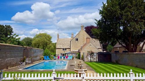 River Nene Cottages