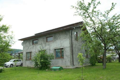 Sadiba Pri Dorogi