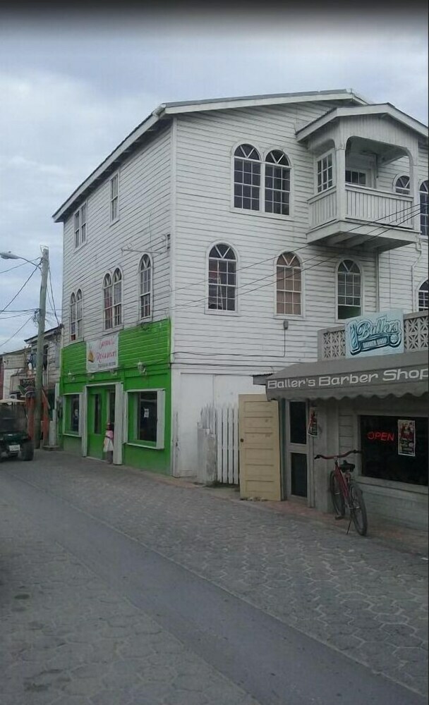 Hostal La Isla Guest House