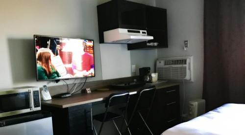Hotel Home Away Inn