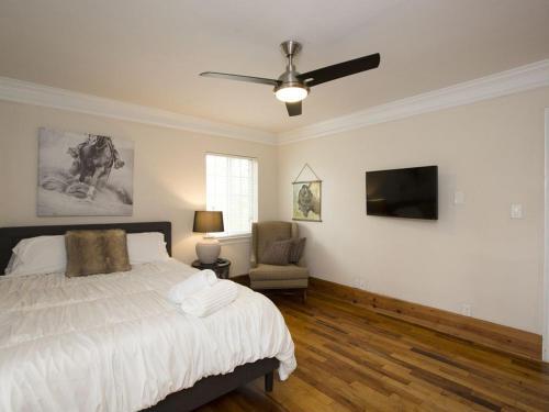 Five-bedroom Atlanta Home