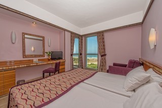 Royal Atlantis Beach Hotel