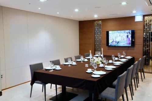On City Hotel