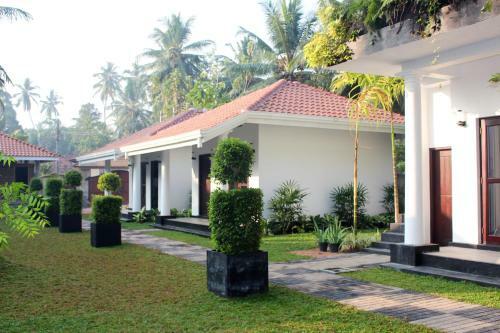 Adenlanka Villa