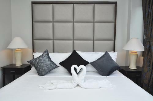 717 Cesar Place Hotel