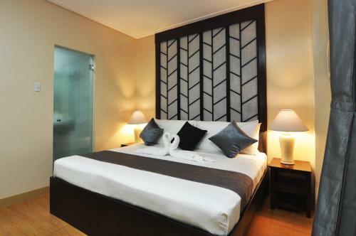 717 Cesar Place Hotel