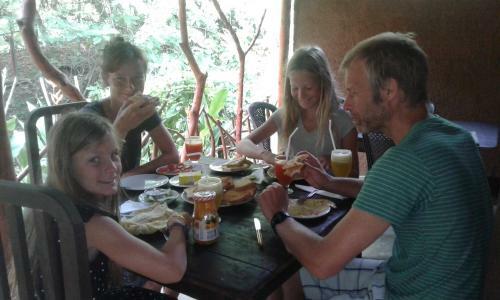 Hostal Sea Breeze Garden