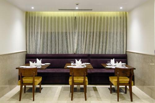 Hotel Regenta Central, Jhotwara