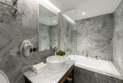 Lan Kwai Fong Garden Hotel