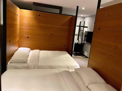 3 Door Hotel