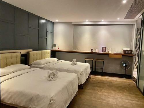 3 Door Hotel