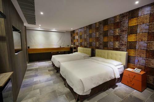 3 Door Hotel