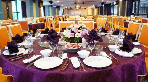 Happiness Inn Hotel