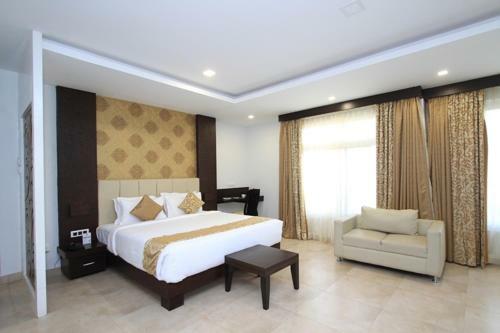 Hotel Ambaari Suites