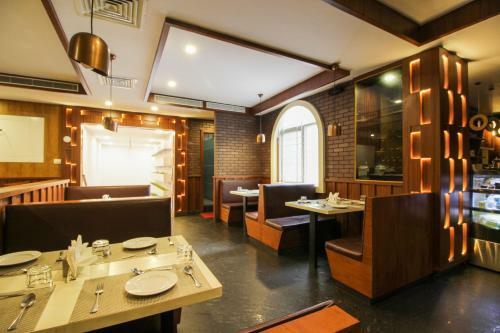 Hotel Ambaari Suites