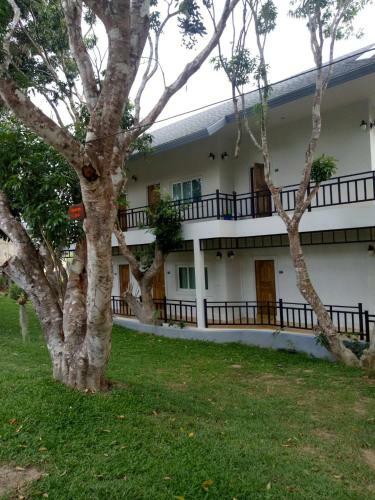 Hostal Bura Phat Resort