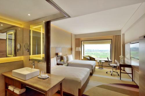 Hotel Courtyard By Marriott Raipur