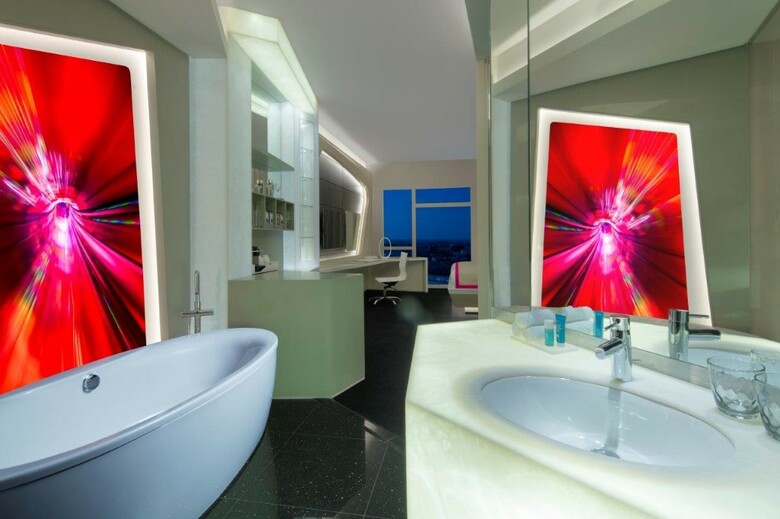 V Hotel Curio Collection By Hilton