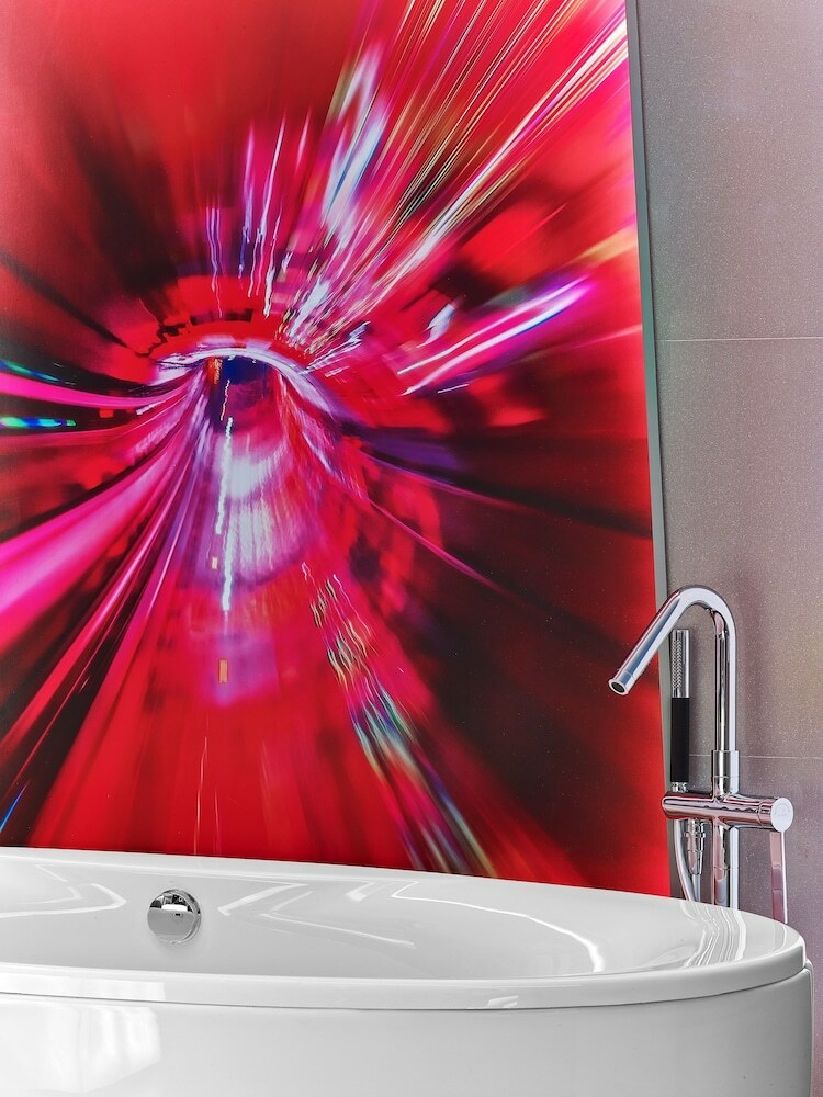 V Hotel Curio Collection By Hilton