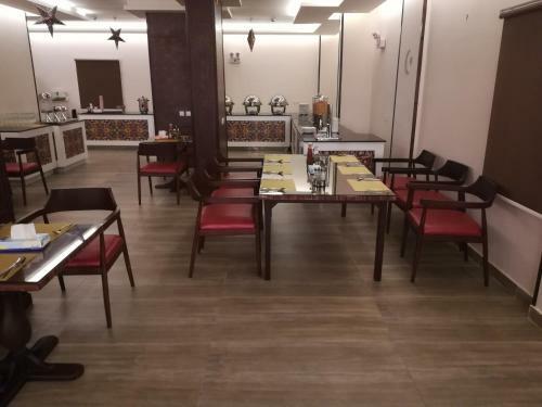 Apartamento Makarm Palm Hotel Suites