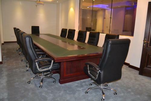 Apartamento Makarm Palm Hotel Suites