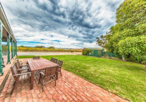 Hostal Barossa Vineyard Guesthouse