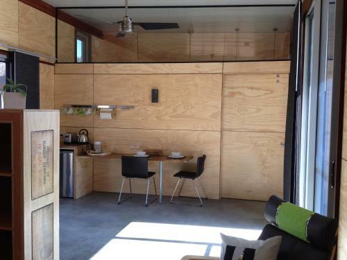 Hostal Bed + Bauhaus