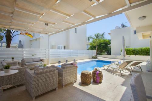 Villa Posidonas 3
