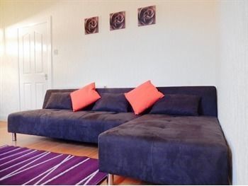Elmbank Street Apartment