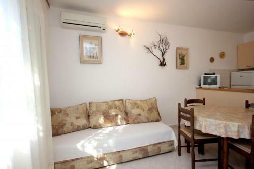 Holiday Home Uvala Rogacic 8887