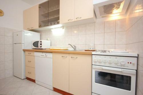 Holiday Home Uvala Rogacic 8887