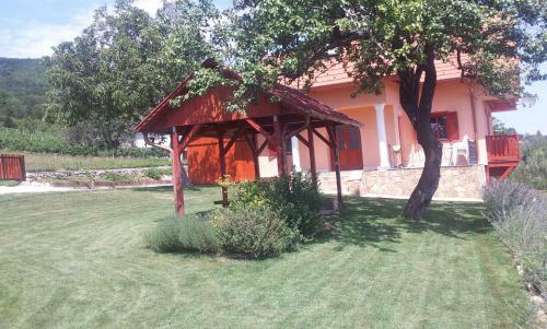 Hostal Szab� Pince Vend�gh�z