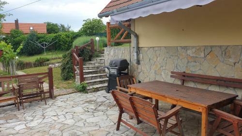 Hostal Szab� Pince Vend�gh�z