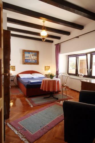 Three-bedroom Holiday Home In Bribir I
